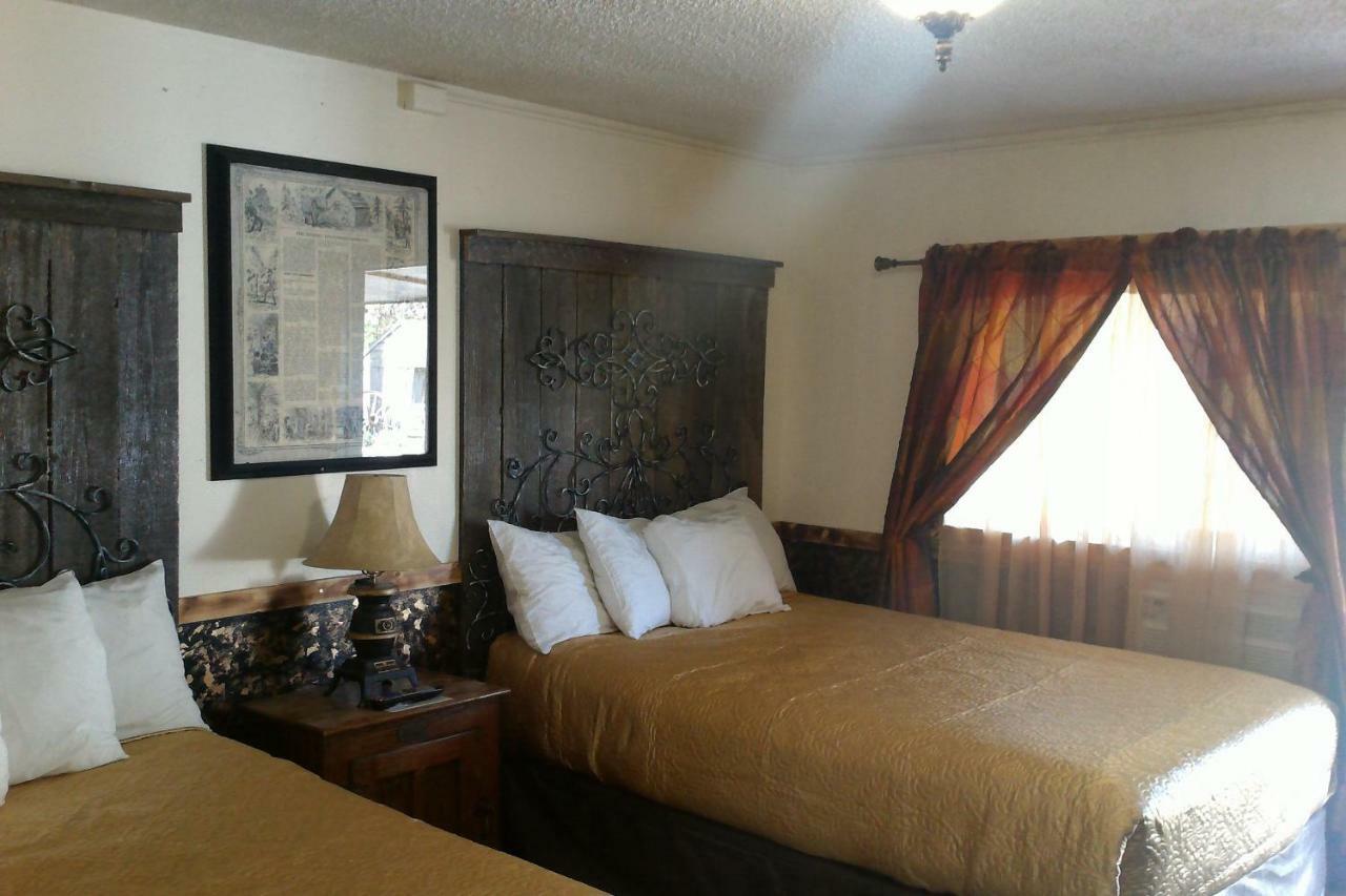 Black Bear Motel Davenport Exterior photo